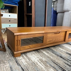 無垢材を使った丁寧な作りのローボードの画像