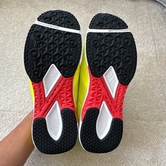 アシックス　レーザービーム ネオンイエロー/ブラック　24㎝の画像