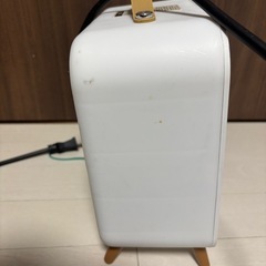 卓上型の電気ストーブの画像