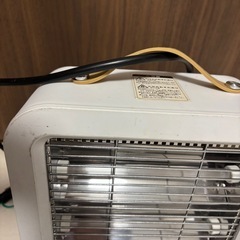 卓上型の電気ストーブの画像