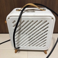 卓上型の電気ストーブの画像