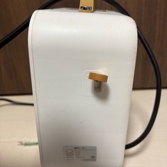 卓上型の電気ストーブの画像