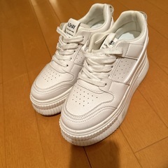 厚底スニーカー　23.5の画像