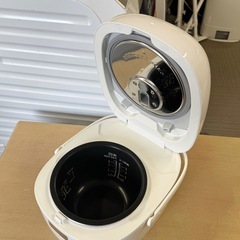 【超美品‼️】パナソニック 2021年製 3.5合炊きIH炊飯器 炊飯ジャー 備長炭釜 ガラスパネル ホワイト♪の画像