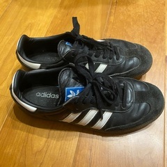 adidas Samba 黒、白の画像