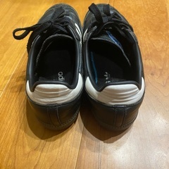 adidas Samba 黒、白の画像