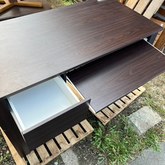 ニトリ PCデスク ブラウン 引き出し スライド式キーボード台 パソコン机の画像
