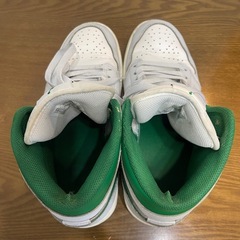 NIKE (ナイキ) AIR JORDAN1 MID エアジョーダン1 ミッドカットスニーカー グリーン US7.5 25.5の画像