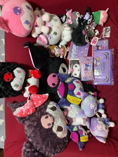 クロミちゃんのぬいぐるみや小物