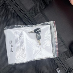 鍵付き　小さめスーツケースの画像