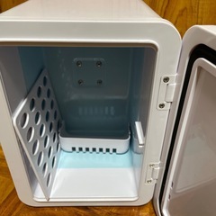 ホットもクールにもなるミニ冷蔵庫の画像