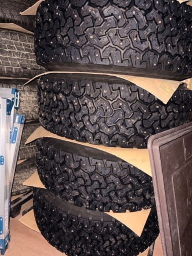 タイヤのみ285/75/16
スパイクタイヤ