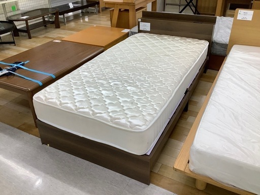 【トレファク　ラパーク岸和田店】シングルベッド　コンセント・収納付　ブラウン