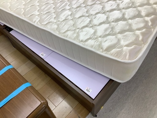 【トレファク　ラパーク岸和田店】シングルベッド　コンセント・収納付　ブラウン