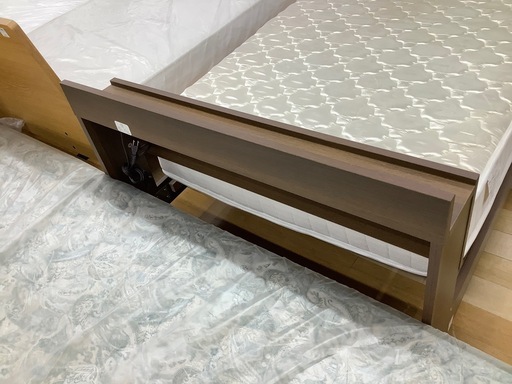 トレファク ラパーク岸和田店】シングルベッド コンセント・収納付