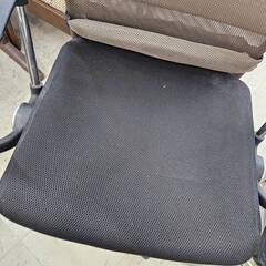 リサイクルショップどりーむ荒田店　No4839　デスクチェア　OAチェア　メッシュ　ブラック×ブラウン　アップダウンOKの画像