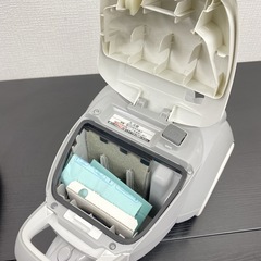 【ご来店限定】＊ Panasonic  紙パック式 掃除機　2024年製＊1001-2の画像
