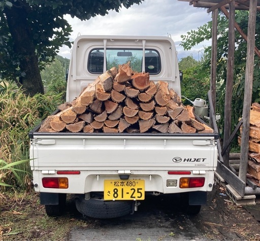 薪、軽トラック山盛り400kg 15