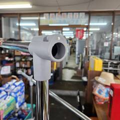 リサイクルショップどりーむ荒田店　No4842　ハンガーラック　引出し収納付き　ポール縦横伸縮OK　※パーツ１か所欠品(´;ω;｀)の画像