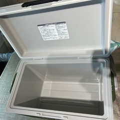 たっぷり入って使いやすい17Lサイズのクーラーボックスの画像