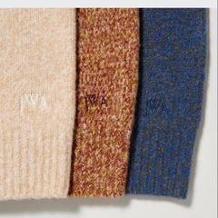 ユニクロ JW ANDERSON スフレヤーンモックネックセーター（長袖）の画像