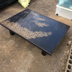 沈金、蒔絵の黒い座卓。の画像