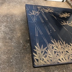 沈金、蒔絵の黒い座卓。の画像