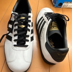 adidasスニーカーの画像