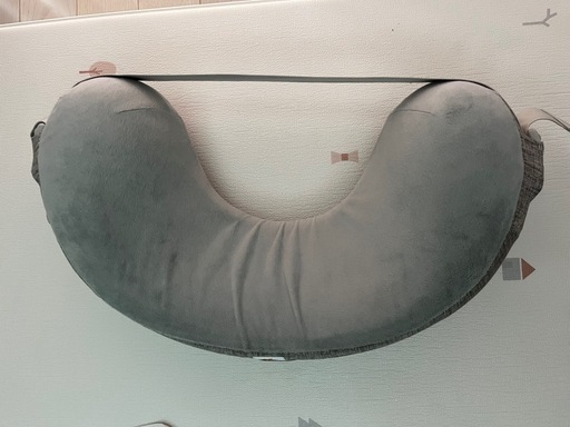 エルゴ　授乳クッション
