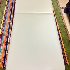 【施術ベッド　折りたたみ】　マッサージベッド　エステ　整体の画像