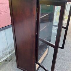 木製ガラス開き戸 キャビネット アジアン 収納 棚 の画像