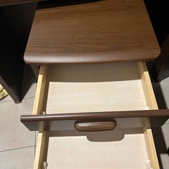 アンティーク木製の学習机の画像