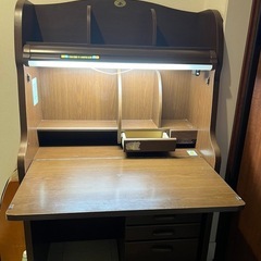 アンティーク木製の学習机の画像