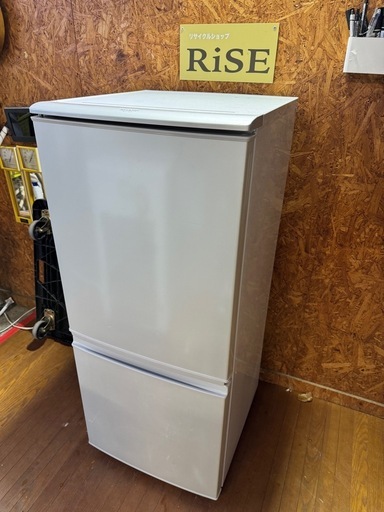 I3003   SHARP シャープ　2ドア冷蔵庫　
137L  2010年