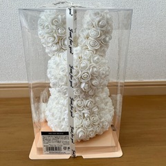 お花でできたうさぎ置物の画像