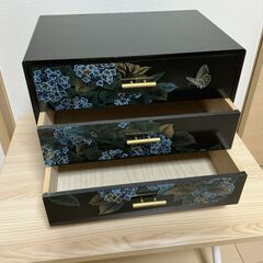 小箪笥　引き出し　3段　小物入れ　アンティーク　漆塗り　漆器　レトロ　あじさい柄の画像