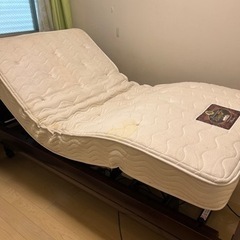 シモンズの電動ベッドの画像