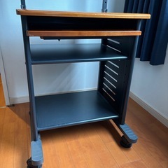 パソコンデスクの画像