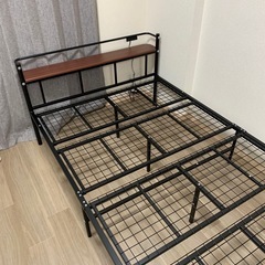 ベッドフレーム　パイプベッド　セミダブルの画像