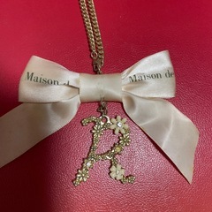 Maison de FLEUR メゾンドフルール イニシャルチャームの画像