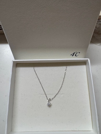 定価8万弱　4℃ K18 ダイヤ　ホワイトゴールド ネックレス