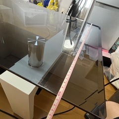 ガラスのテーブルの画像