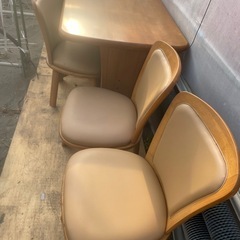 ダイニング机&回転椅子4脚 の画像