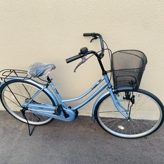 26インチの普通のママチャリ。ライトブルーです。あまり人気のない色なので、安くしました。防犯登録も込みの料金なので、自転車屋に登録しに行くという手間がなくそのまま乗れますよの画像