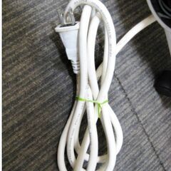 モダンデコ　オイルヒーター　gr002　動作良好　リモコン付き　暖房機器　キャスター付き　ホワイト　静音　コンパクトの画像