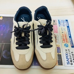 HAWKINSスニーカーの画像