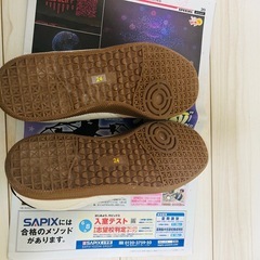 HAWKINSスニーカーの画像