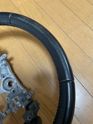 ３０プリウス　純正レザーステアリング