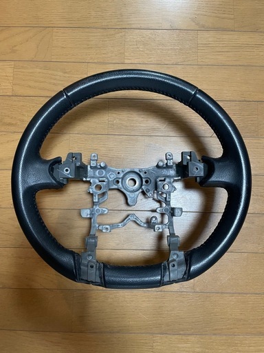 ３０プリウス　純正レザーステアリング