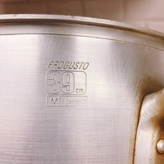 PROGUSTO」の寸胴鍋で、サイズは39cmです。 「MTI select」というシリーズの製品です。の画像